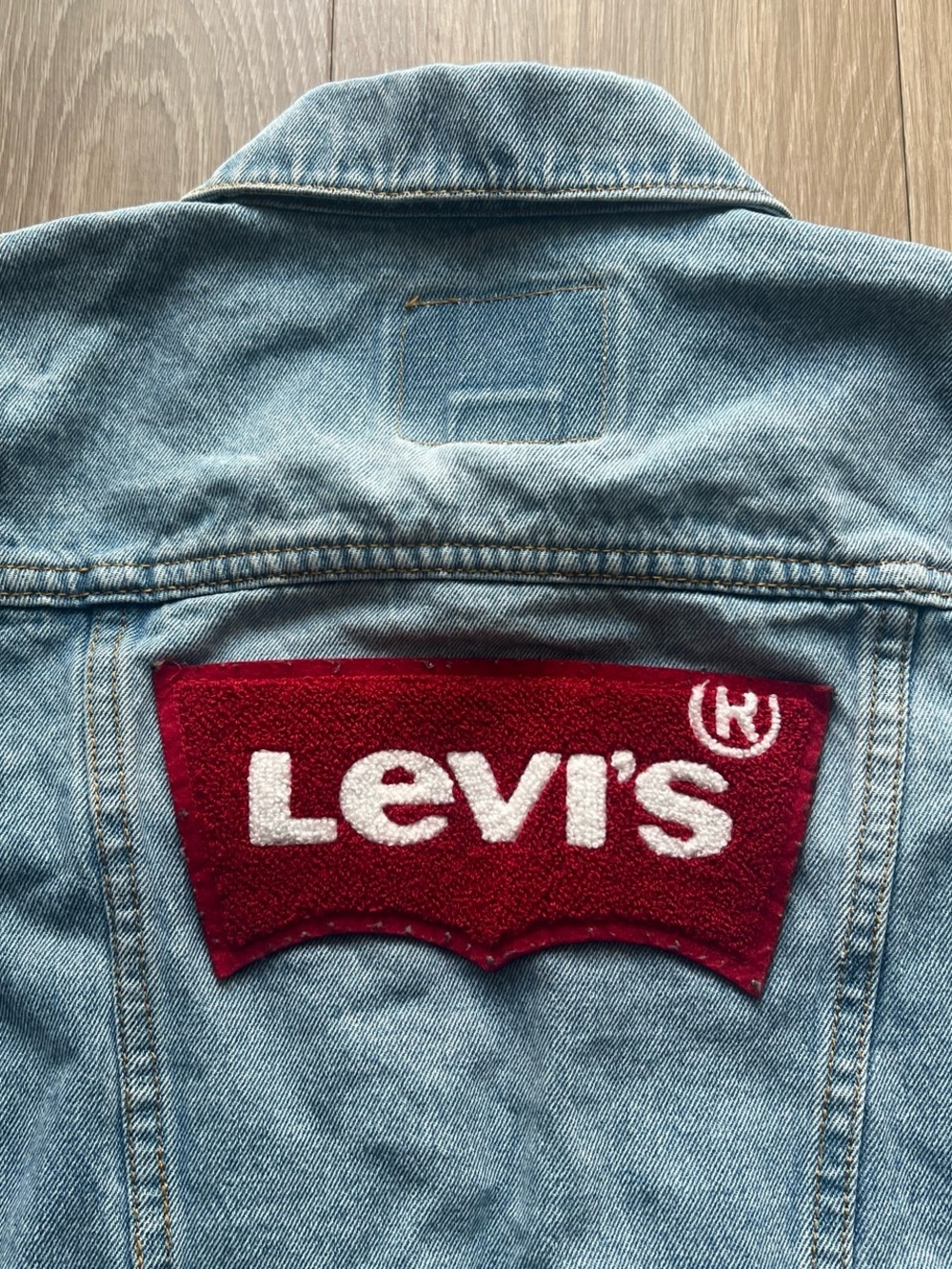 Levi's Light Blue Denim Jacket with Red Logo Patch - Picture 2 of 6